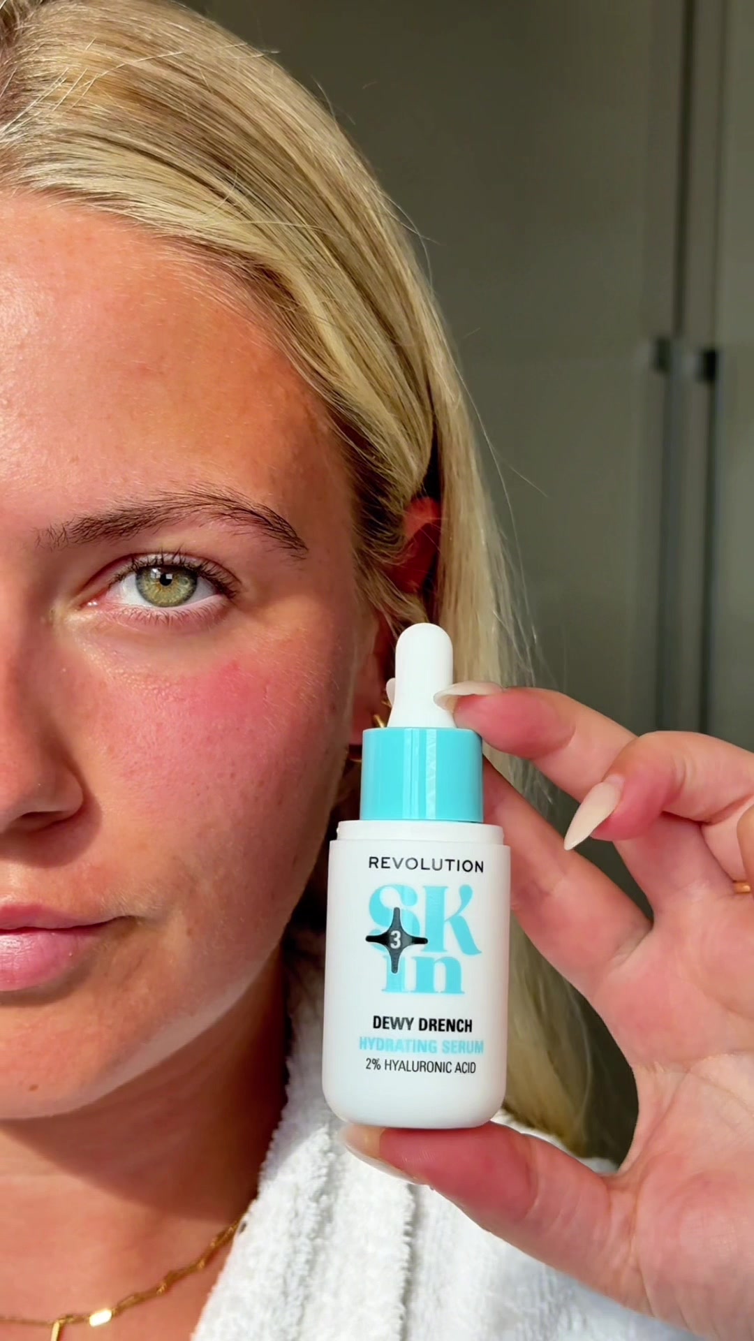 Chloe C | Socialsbycc beauty routine video thumbnail