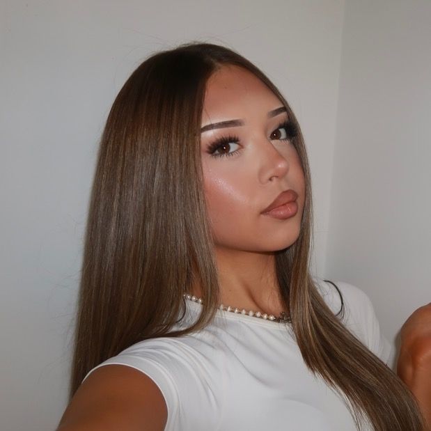 @emilyheal_ profile picture